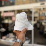 کتونی جردن 1 ساقدار تمام سفید شلوار بگ