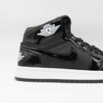 کتونی جردن 1 مشکی ورنی ساقدار سایز 45